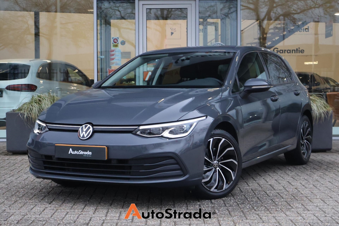 Volkswagen Golf - 1.0 Life Business TSI 110pk | Memory | Sfeer | Dodehoek | Carplay | ACC | IQ-LED | Climate - AutoWereld.nl