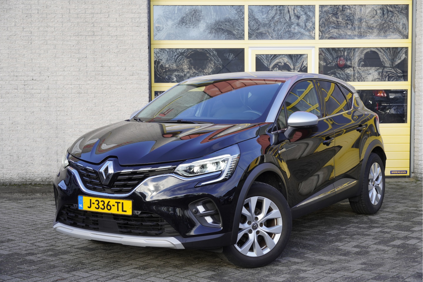 Renault Captur - 1.3 TCe 131PK! Intens BJ2020 Lmv 17" | Led | Pdc | Navi | Keyless entry | Trekhaak | Dashb - AutoWereld.nl