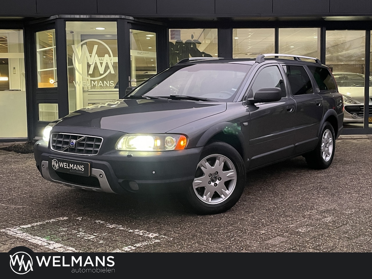 Volvo XC70 - 2.5 T Summum Navi | Xenon | Four-C - AutoWereld.nl