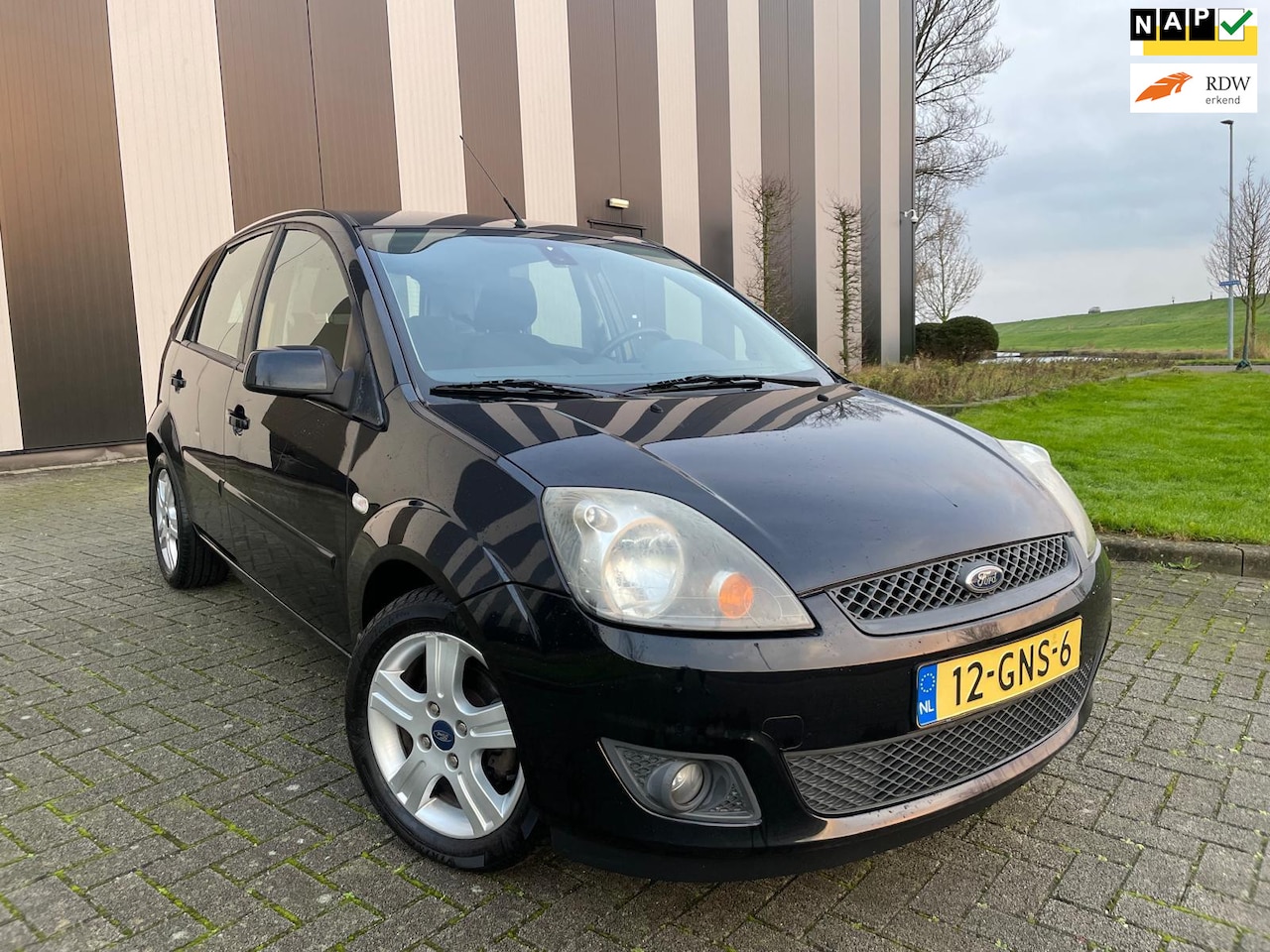 Ford Fiesta - 1.3-8V Futura XL Nw APK-Climate-Pdc-Lmv-2 Sleutels - AutoWereld.nl