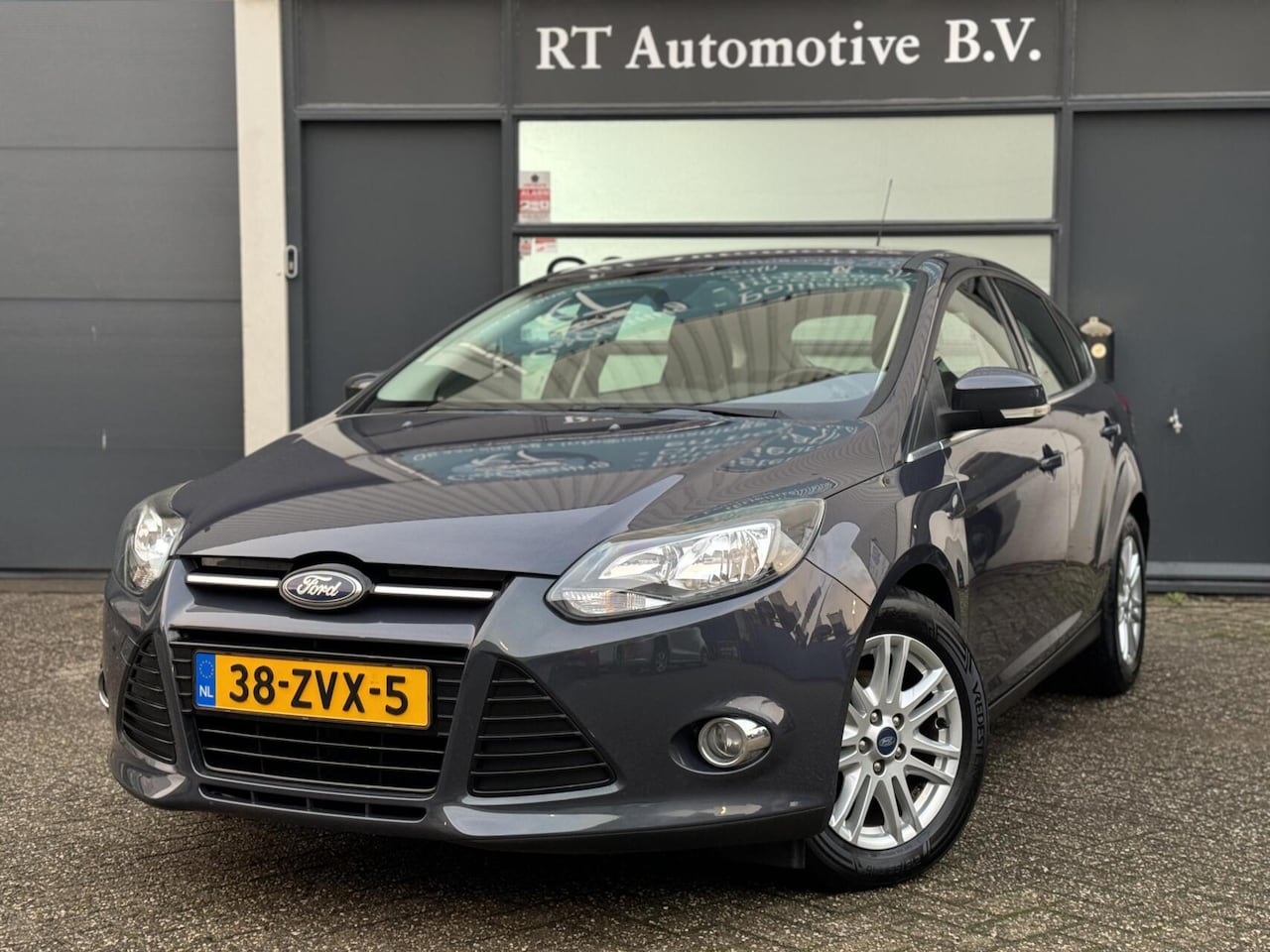 Ford Focus - 1.0 Titanium Dealer OH / 1e Eigenaar - AutoWereld.nl