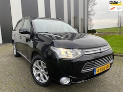 Mitsubishi Outlander - 2.0 PHEV Executive Edition Automaat-Trekhaak-Clima-Camera-Navi