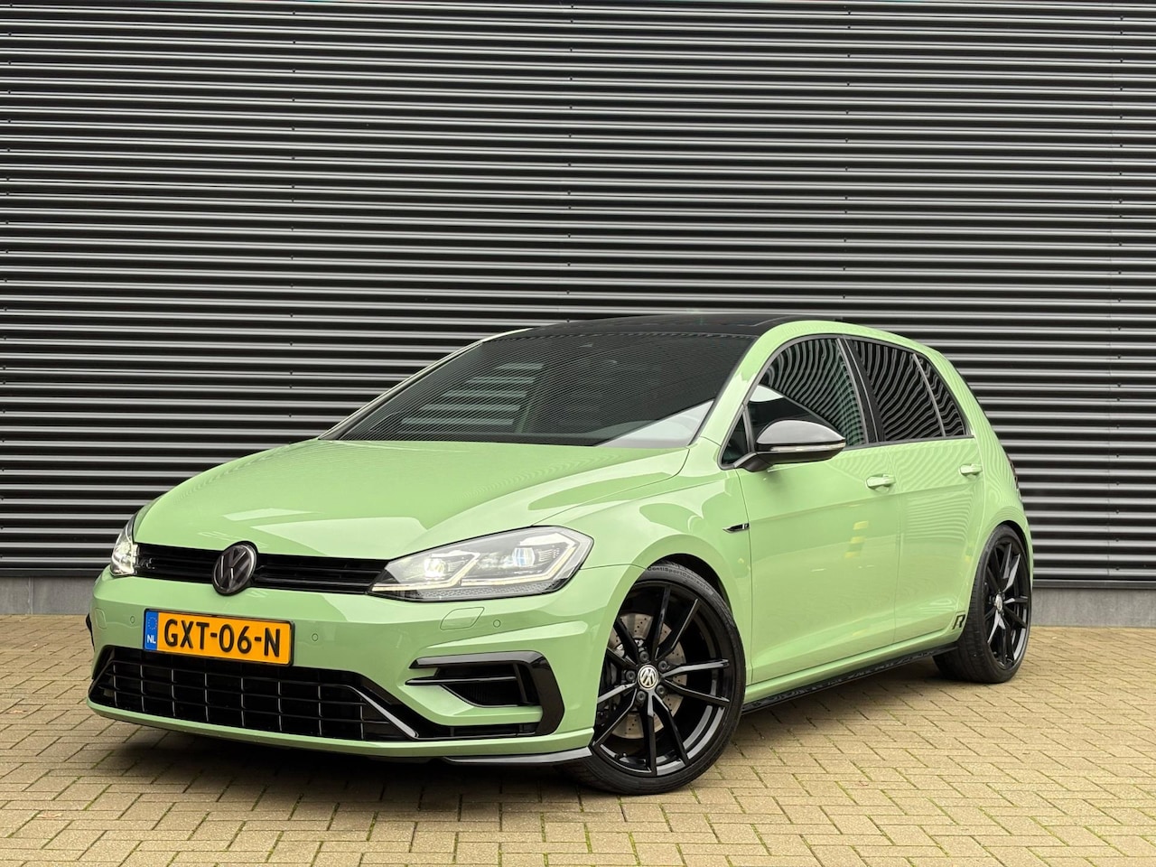 Volkswagen Golf - 2.0 TSI 4Motion R TOP STAAT | PPF | RIJKLAAR | AKRAPOVIC - AutoWereld.nl