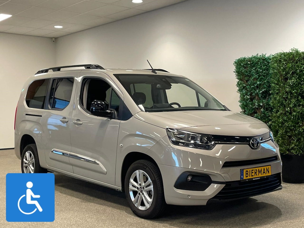 Toyota ProAce City Verso - L2 Rolstoelauto 3+1 (verlengde ombouw) - AutoWereld.nl