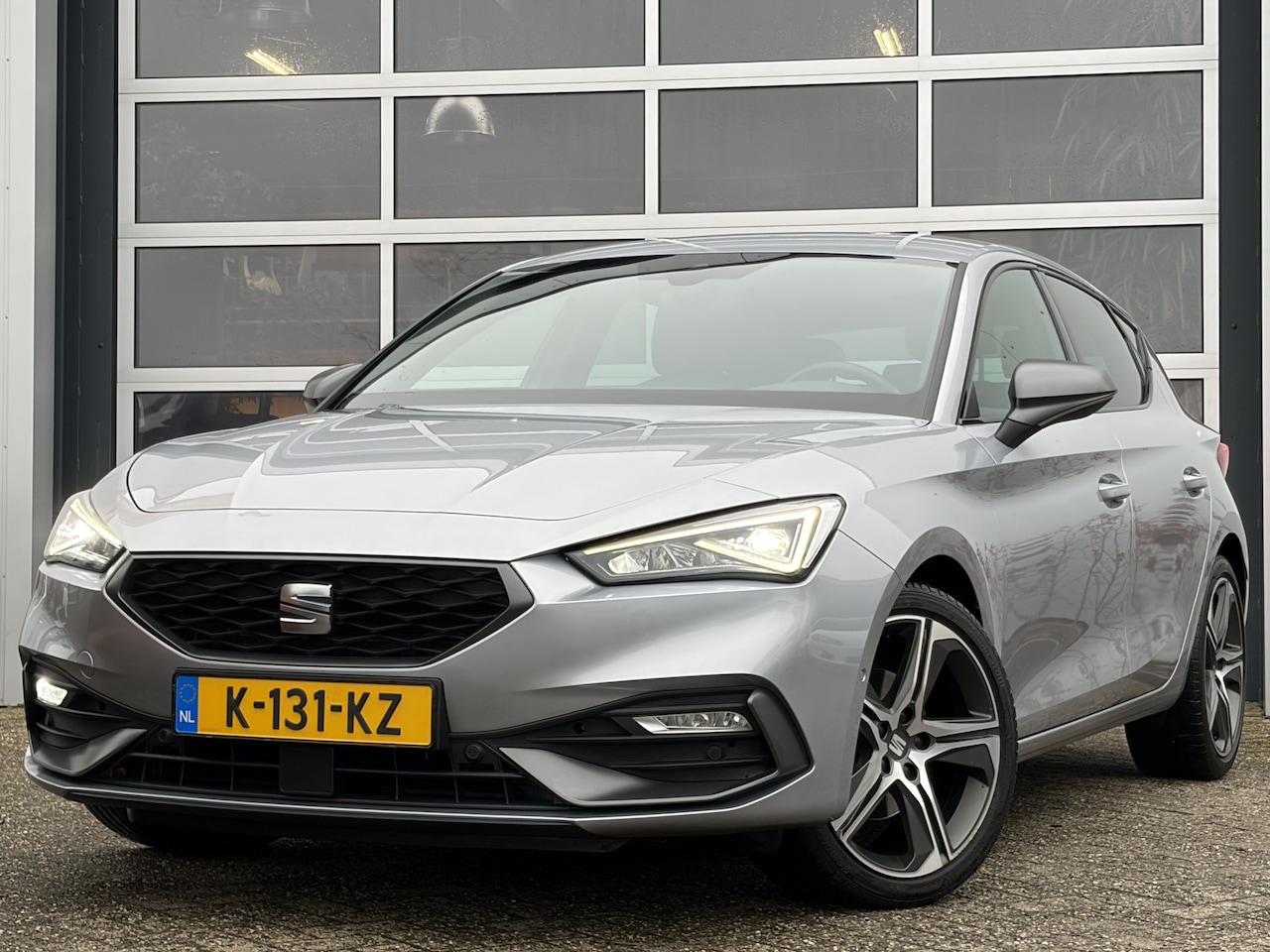 SEAT Leon - 1.5 eTSI FR Launch Edition 150pk | Virtual Cockpit | Achteruitrijcamera | Apple Carplay/An - AutoWereld.nl