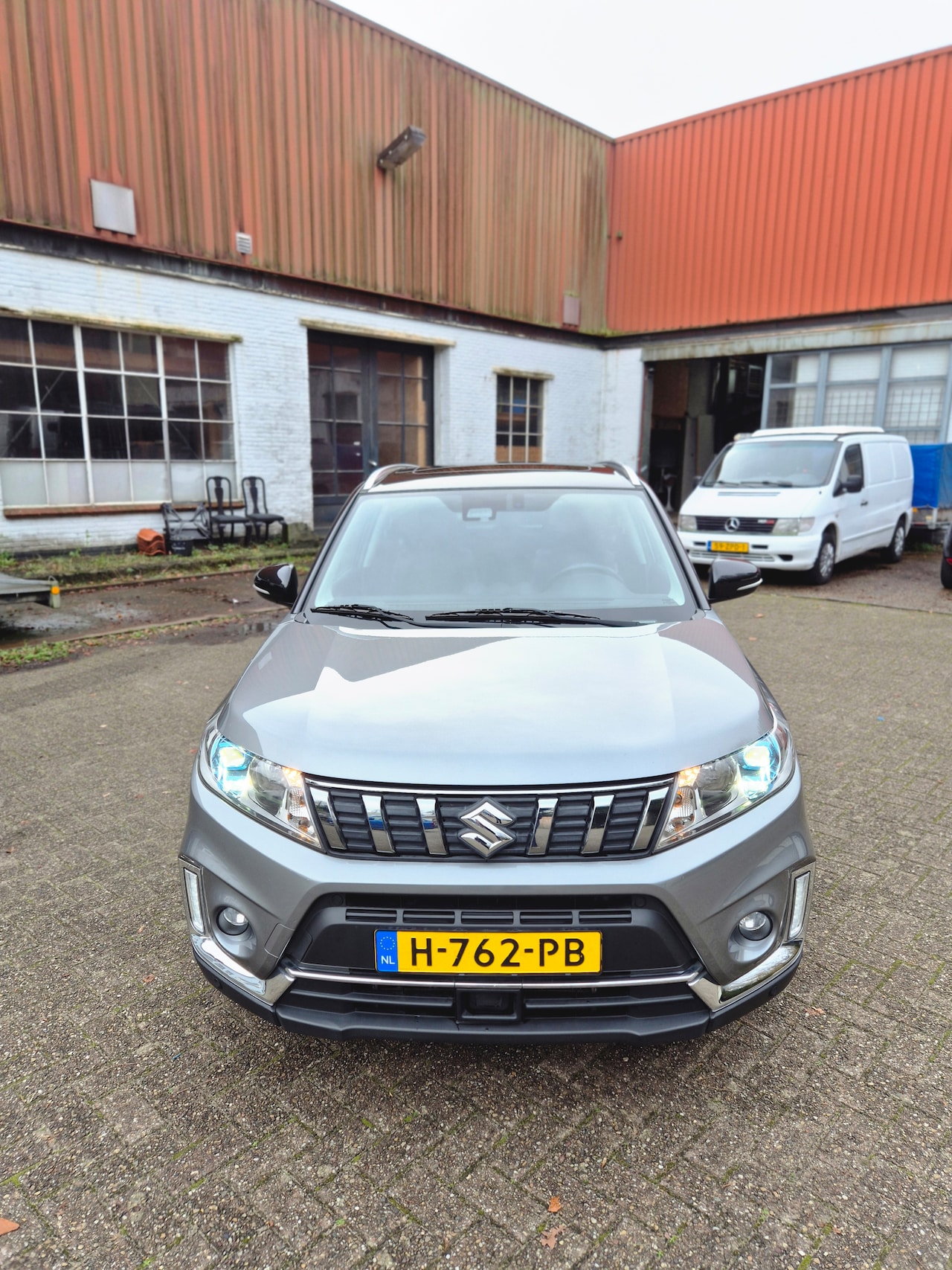 Suzuki Vitara - 1.0 Boosterjet Stijl [2020] | Panoramadak | Navigatie | Trekhaak - AutoWereld.nl