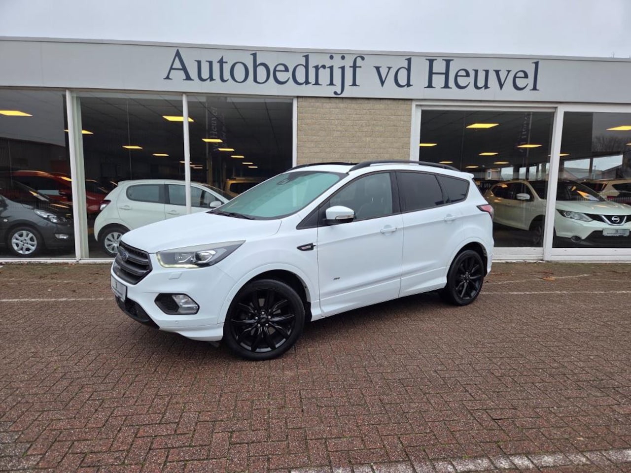 Ford Kuga - 1.5 EcoBoost ST Line *Pano*Camera*All Black*Carplay*Stoel/stuur verw.* Rijklaar - AutoWereld.nl