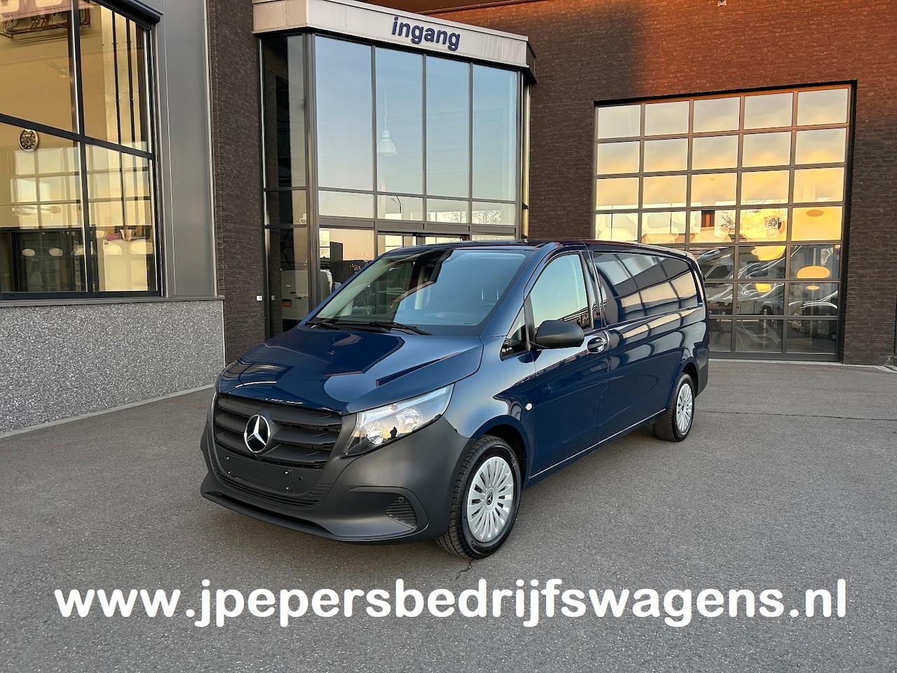 Mercedes-Benz Vito - 116 CDI L3 Pro 2500KG Trekhaak / MBUX / Navigatie / Camera / Cruise control / Airco / Acht - AutoWereld.nl