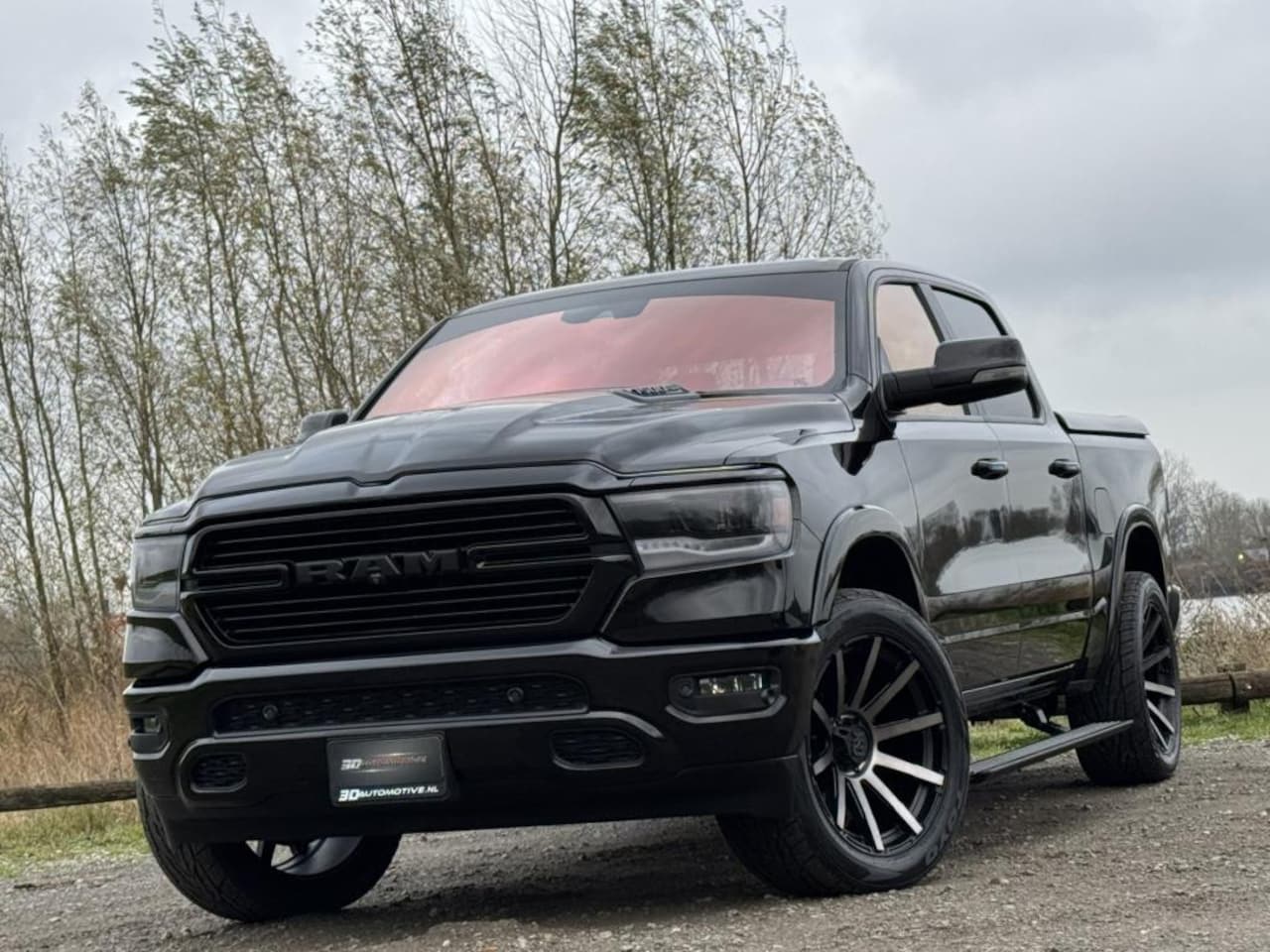 Dodge Ram 1500 - Laramie Night 5.7L V8, LUCHTV, 360, ACC, H&K, PANO - AutoWereld.nl