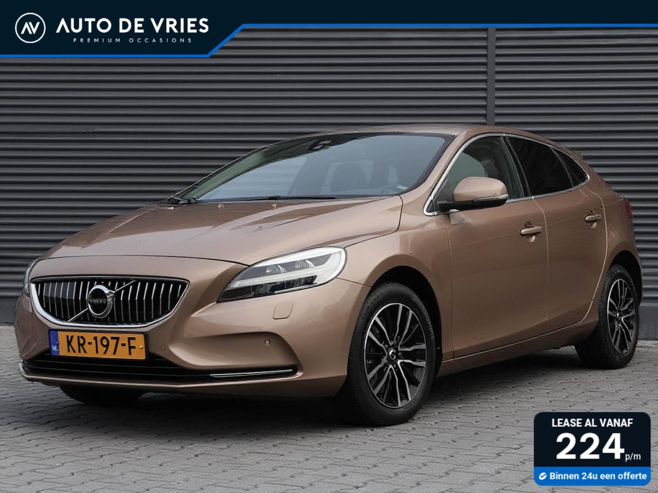 Volvo V40 - 2.0 D4 190pk Summum | Zwart leder | Panoramadak | Camera | Trekhaak - AutoWereld.nl