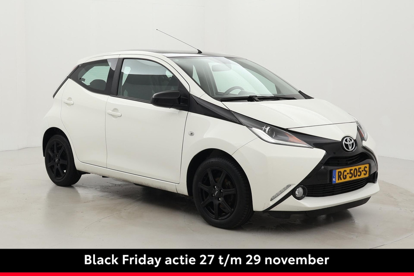 Toyota Aygo - 1.0 VVT-i x-play | Airco | Camera | Elektrische ramen voor | 15 inch | Bluetooth - AutoWereld.nl