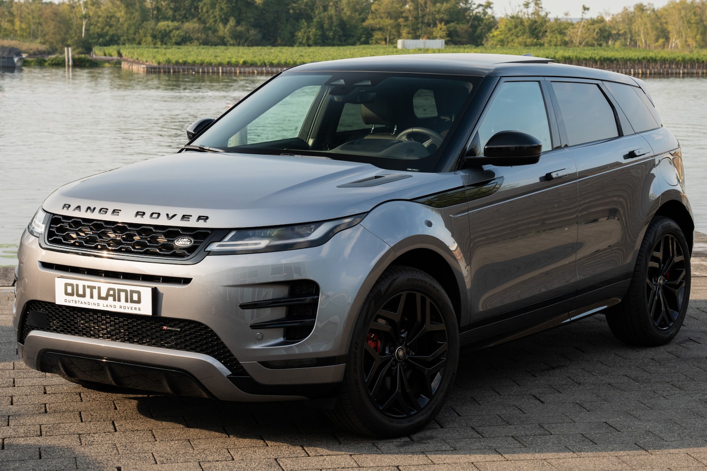 Land Rover Range Rover Evoque - P300e R-Dynamic SE | Full Options | Head-up Display | Standkachel | Schuifdak | Homelink | - AutoWereld.nl