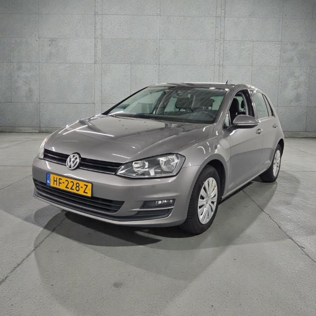 Volkswagen Golf - 1.6 TDI Trendline 1 eigenaar dealer onderhouden - AutoWereld.nl