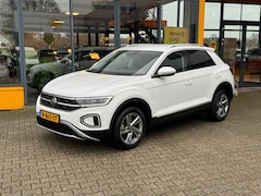 Volkswagen T-Roc - 1.0 TSI Style - adaptive cruise - climate control - digital cockpit