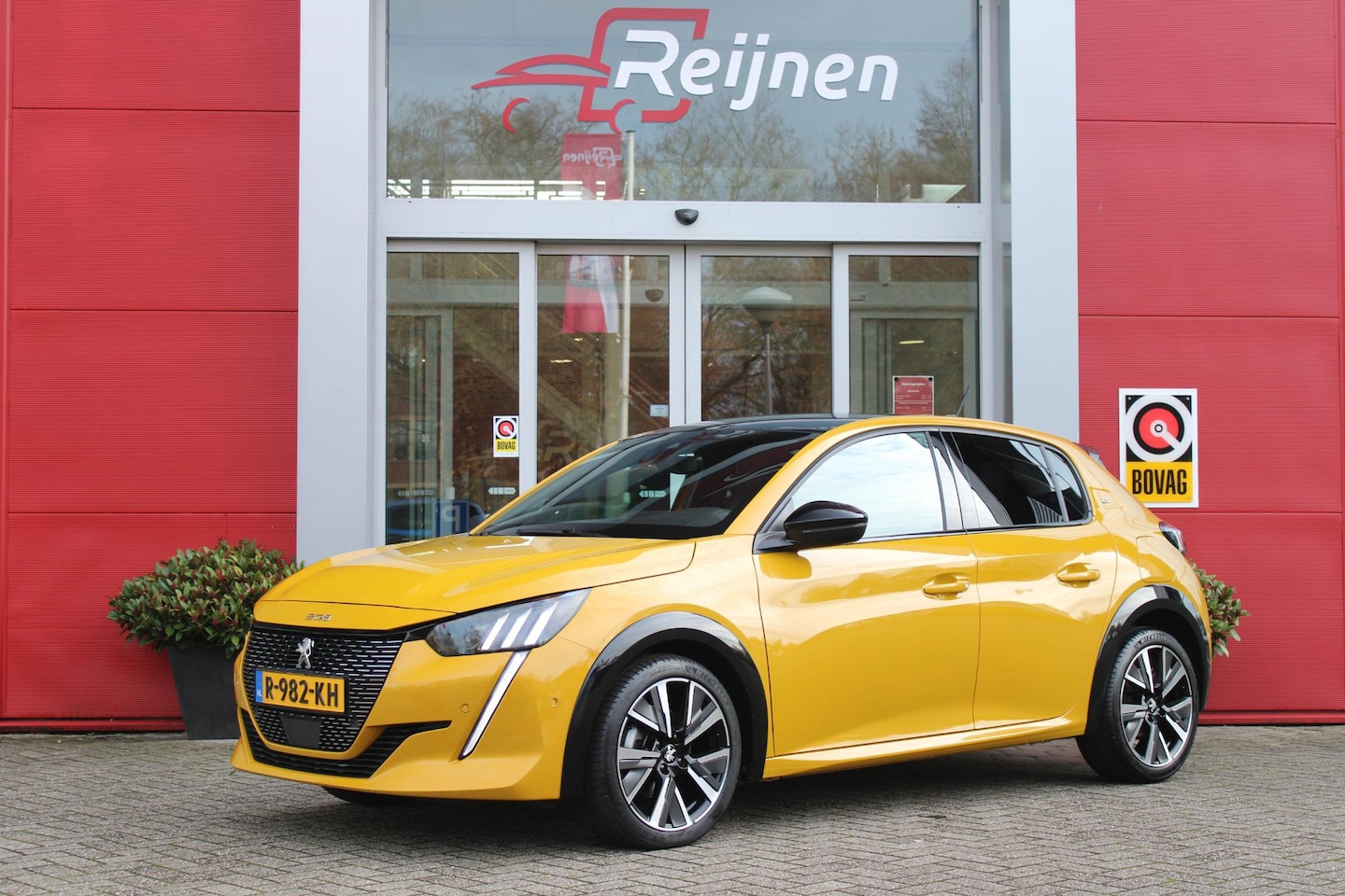Peugeot 208 - 1.2 100PK GT | NAVIGATIE | KEYLESS ENTRY/START | APPLE CARPLAY/ANDROID AUTO | LICHTMETALEN - AutoWereld.nl