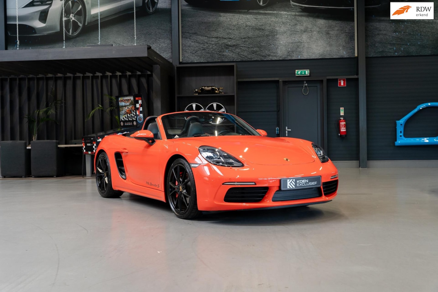 Porsche 718 Boxster S - Lava Oranje 2.5 Km stand (2017) Sport Chrono, 18-weg stoelen, Burmester - AutoWereld.nl