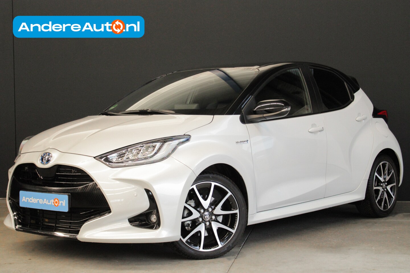 Toyota Yaris - 1.5 Hybrid Launch Edition |dealer onderhouden|dodehoek detectie|HUD|leder|camera| - AutoWereld.nl