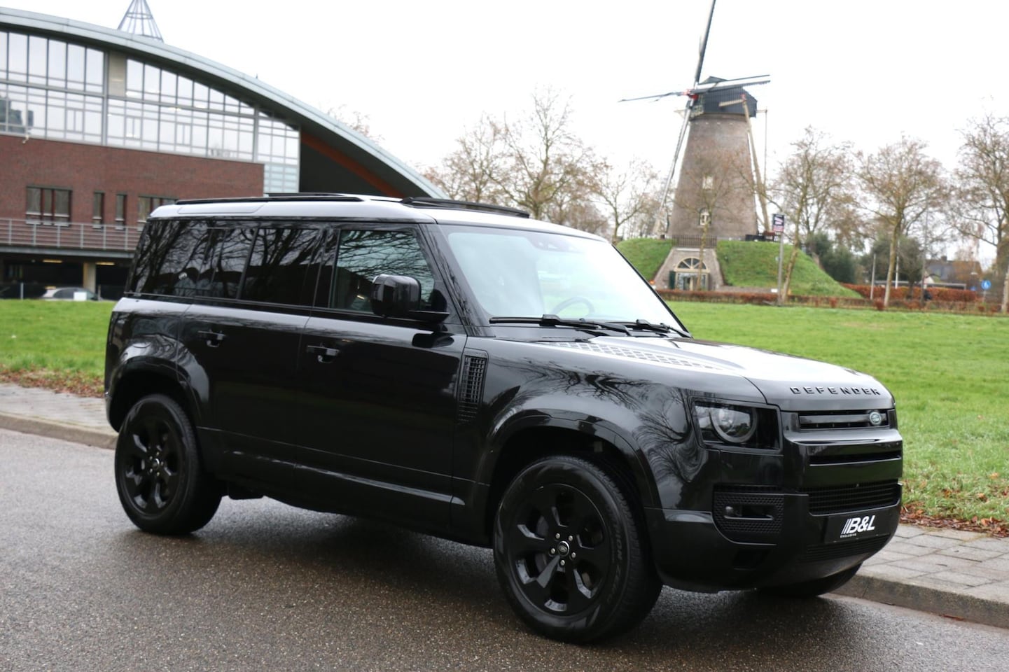 Land Rover Defender 110 - 2.0 P400e PHEV Hybride 110 HSE Aut Blackout Edition Pano 1e eigenaar Nieuw Staat - AutoWereld.nl