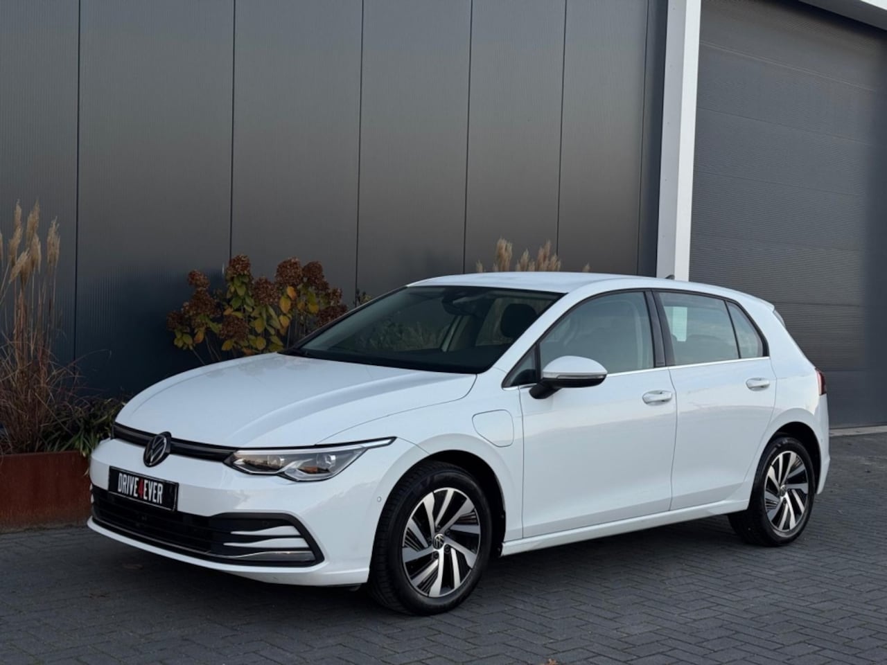 Volkswagen Golf - 1.4 eHybrid M22 SFEER NAVI CAMERA PDC IQ LIGHT LED - AutoWereld.nl