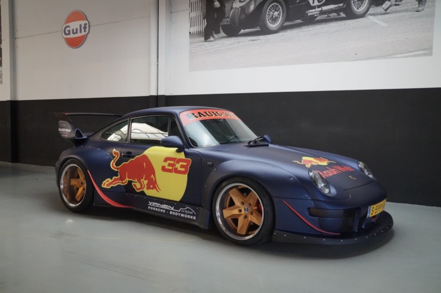 Porsche 911 - RWB Europe #12 Red Bull Verstappen Tribute (1994) - AutoWereld.nl