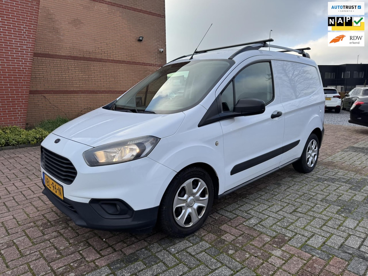 Ford Transit Courier - 1.5 TDCI Trend 1.5 TDCI Trend, L1H1, Dak dragers, Trekhaak, Euro 6, Inbouw - AutoWereld.nl