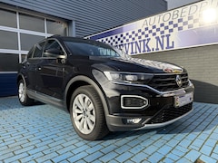 Volkswagen T-Roc - 1.5 TSI SPORT ACC STOELVER. PANO TREKHAAK