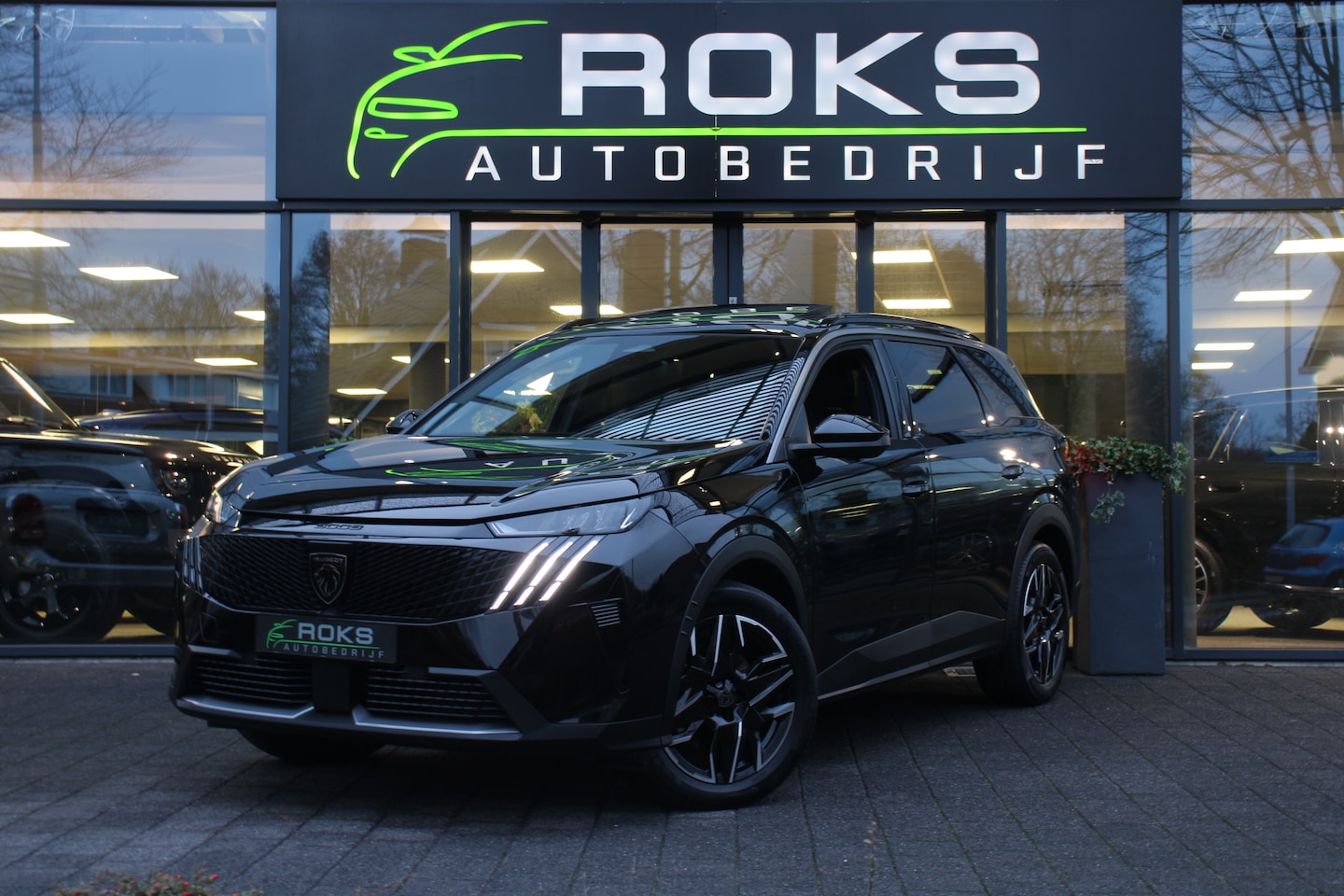 Peugeot 5008 - 1.2 Hybrid 145 Allure 7p model 2025 Panoramadak - AutoWereld.nl