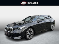 BMW 5-serie Touring - 530e M Sport Edition Comfort toegang | Elect trekhaak | Origineel NL