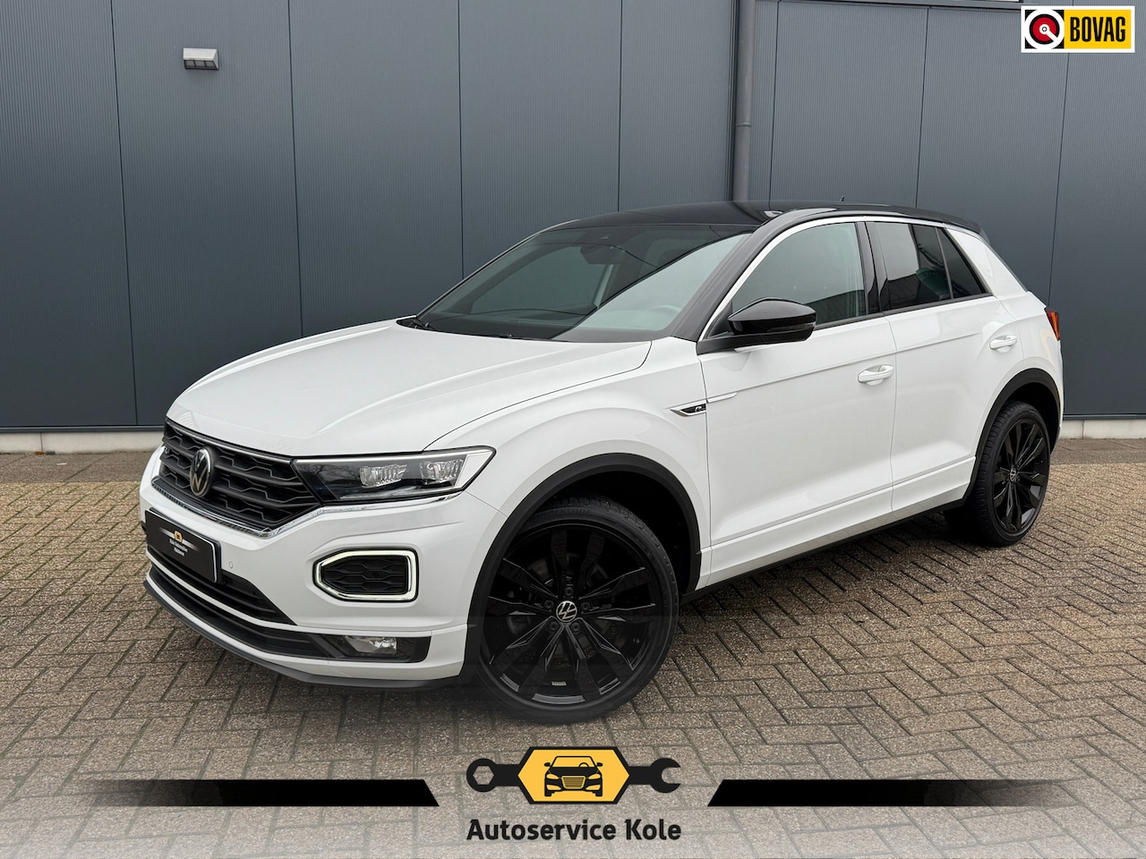 Volkswagen T-Roc - 1.5 TSI Automaat R-Line * Camera * Side Assist * Virtual Cockpit * Stoelverwarming * - AutoWereld.nl