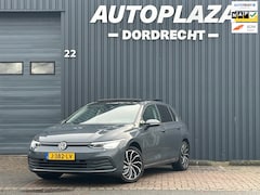 Volkswagen Golf - 1.5 TSI Life Pano/ Navi / Sfeer