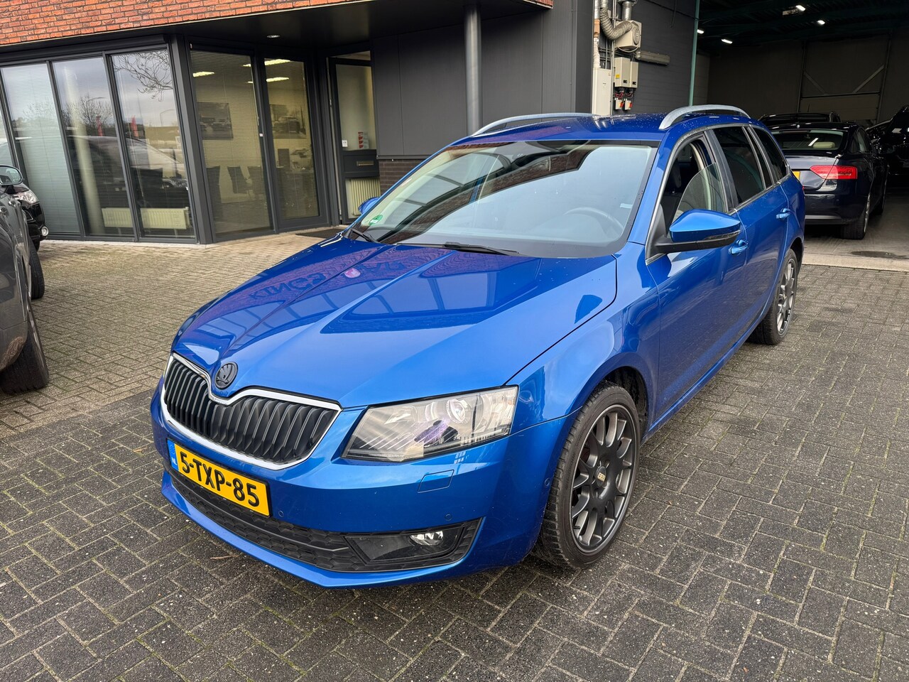 Skoda Octavia Combi - 1.4 TSI AUTOMAAT XENON TREKHAAK KEYLESS ORIG NL NAP - AutoWereld.nl