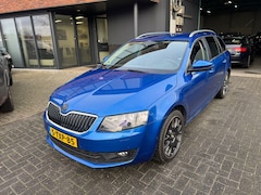 Skoda Octavia Combi - 1.4 TSI AUTOMAAT XENON TREKHAAK KEYLESS ORIG NL NAP