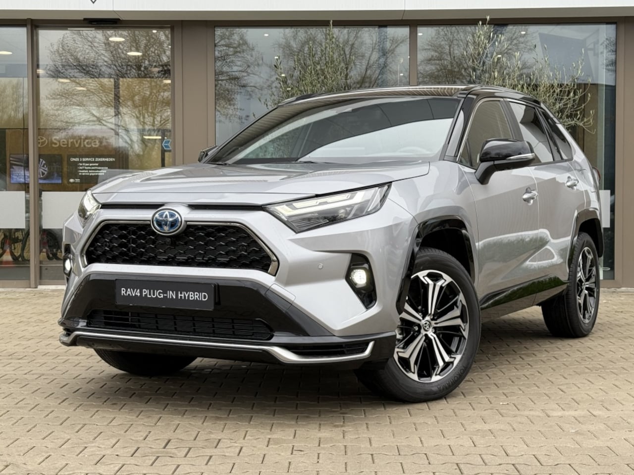 Toyota RAV4 - 300 AWD PHEV Limited edition | panoramadak | bi-tone | carplay - AutoWereld.nl