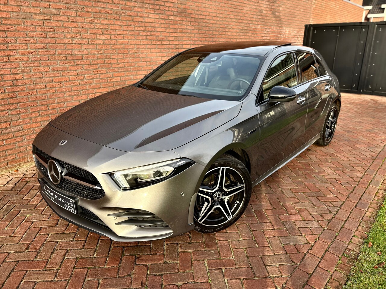 Mercedes-Benz A-klasse - 250 e AMG Night Edition Pano Distronic Burmester - AutoWereld.nl