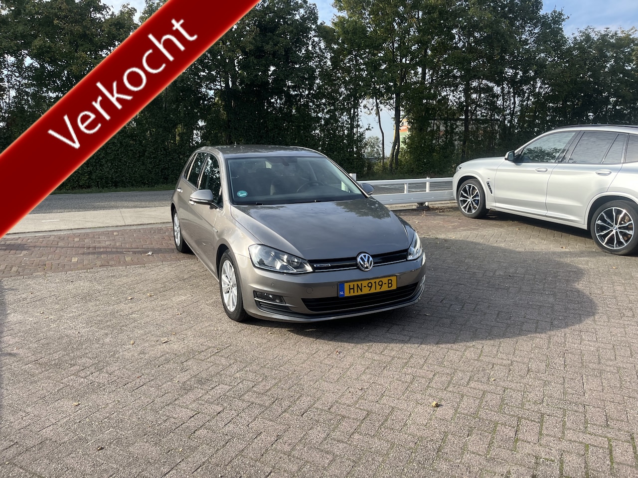 Volkswagen Golf - 1.0 TSI Business Edition Connected TREKHAAK CLIMA CAMERA NAVI PDC - AutoWereld.nl