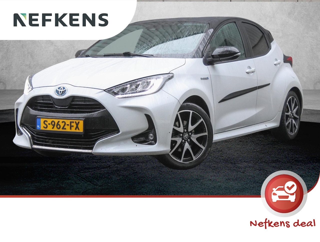 Toyota Yaris - 1.5 Hybrid Executive | Trekhaak | Camera | Navigatie | Keyless entry | two tone lak - AutoWereld.nl