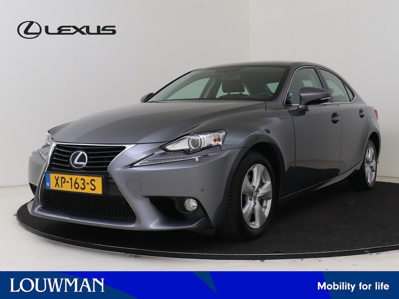 Lexus IS - 300h Business Line | Premium Navigatie | Parkeersensoren | Trekhaak | - AutoWereld.nl
