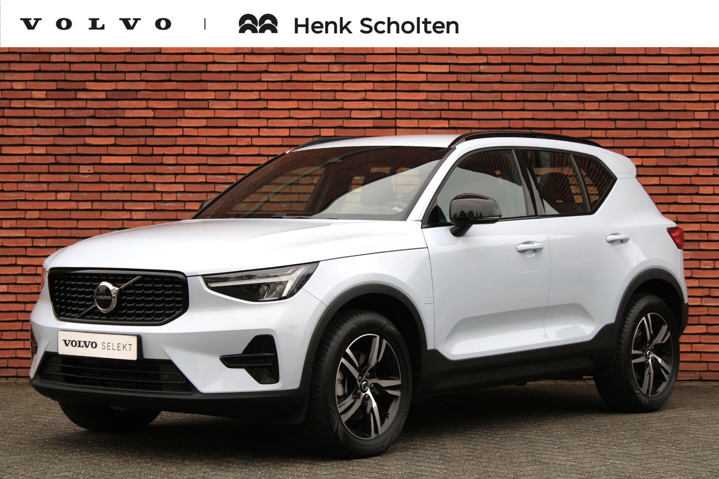 Volvo XC40 - B4 Plus Dark | Verwarmbare Voorstoelen en Stuurwiel | Semi-Elektrische Trekhaak | Verwarmb - AutoWereld.nl