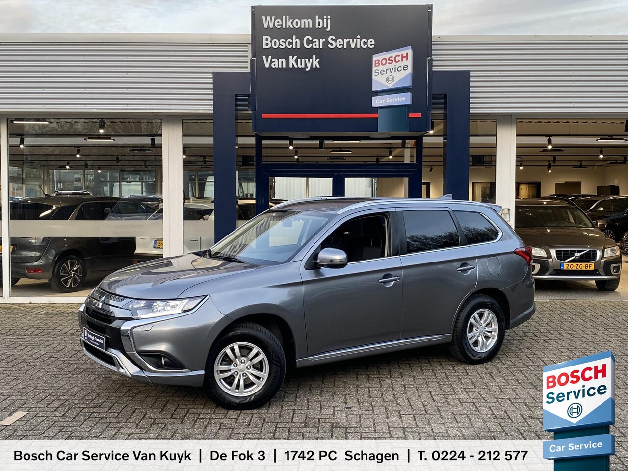 Mitsubishi Outlander - 2.4 PHEV Pure / Automaat / NL-Auto / Dealer-Onderhouden / Stoelverwarming / Cruise-Control - AutoWereld.nl