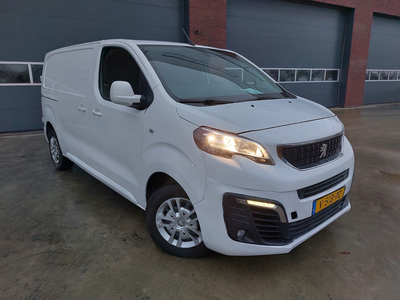 Peugeot Expert - 231S 2.0 BlueHDI 120 3 pers met wat werk geen apk 6-2018 - AutoWereld.nl