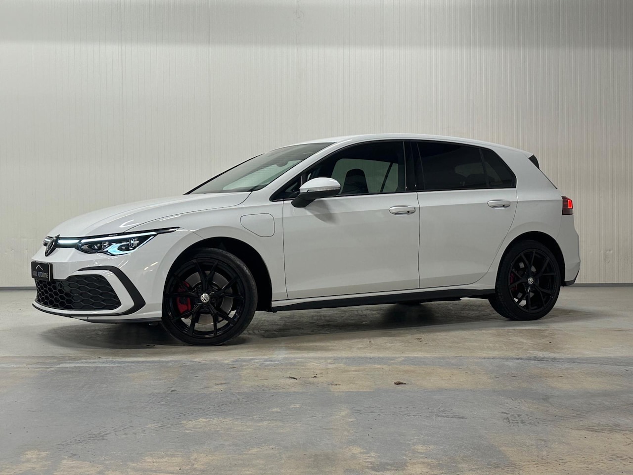 Volkswagen Golf - 1.4 eHybrid GTE | IQ LIGHTS | CAMERA | AMBIANCE | PLUG IN HYBRIDE - AutoWereld.nl