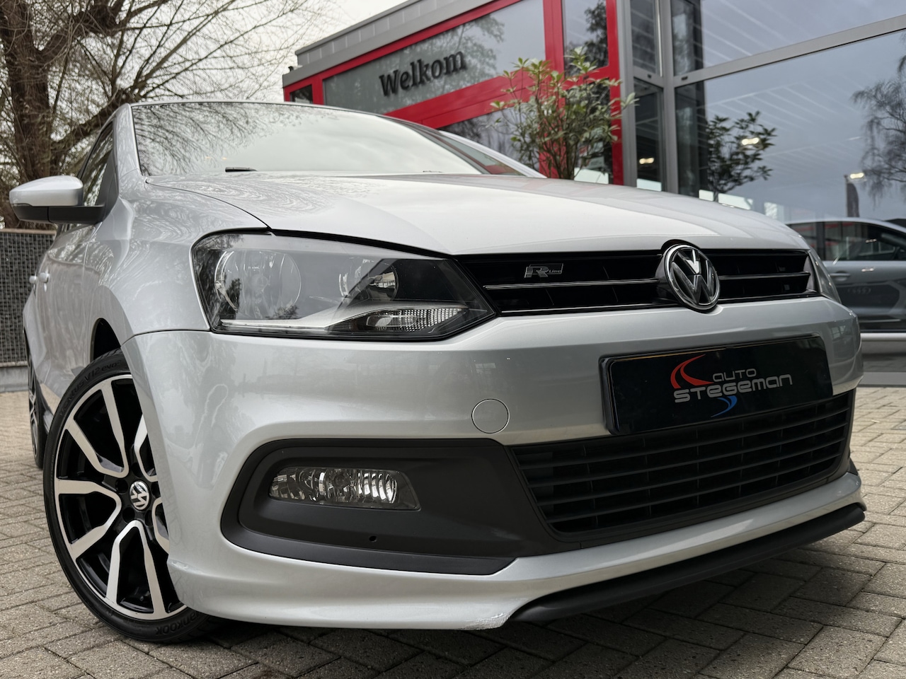 Volkswagen Polo - 1.2 *!* R-LINE *!* CARPLAY/ 17 INCH/ CRUISE/ AIRCO *!* - AutoWereld.nl