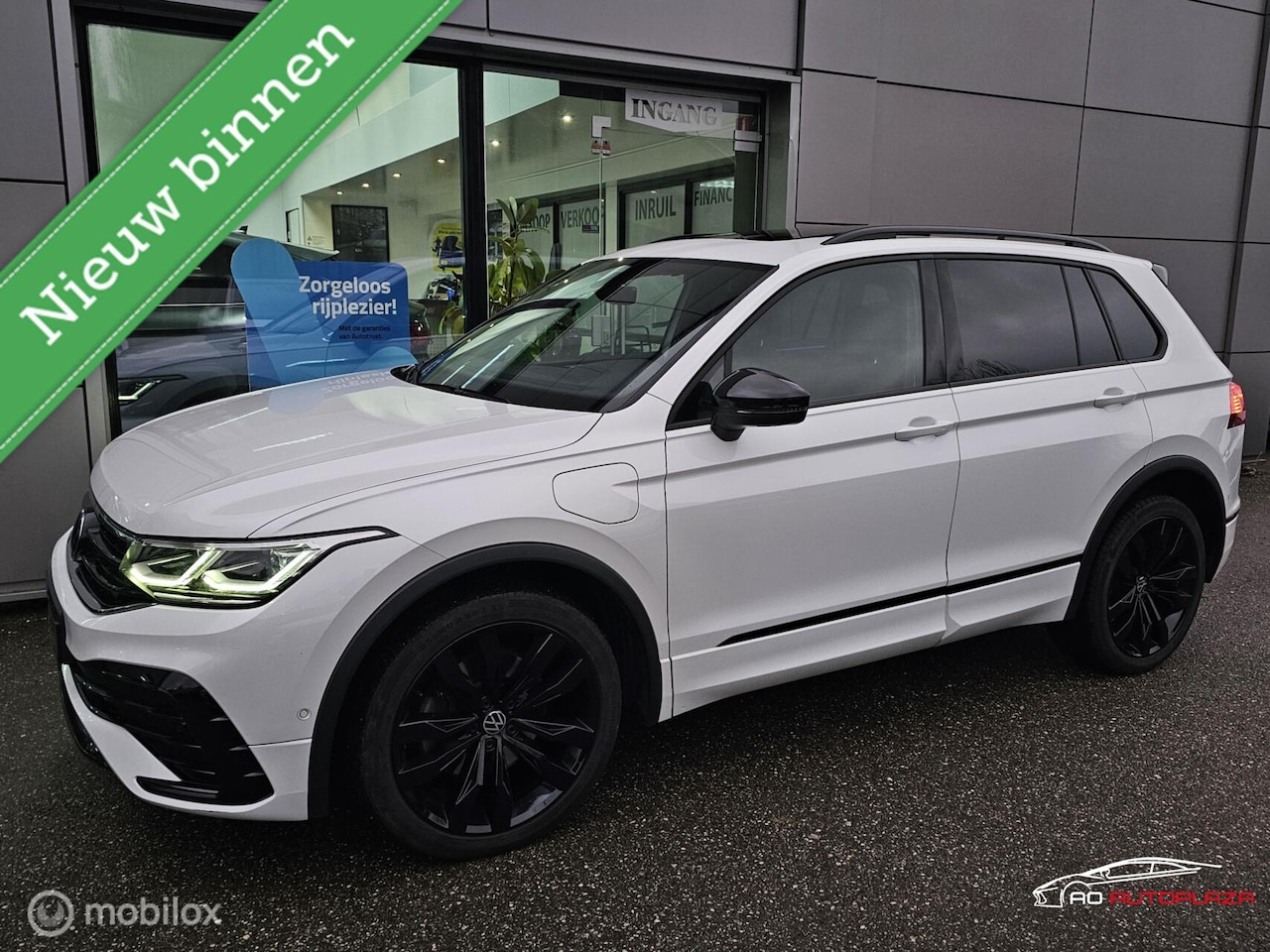 Volkswagen Tiguan - 1.4 TSI eHybrid R-Line Panorama/Leder/HUD/Black style - AutoWereld.nl