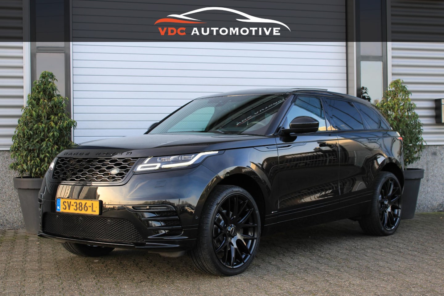 Land Rover Range Rover Velar - 2.0 I4 Turbo AWD HSE 22” Vossen | Trekhaak | Pano | BLIS | Lane Assist | Meridian | Stoelk - AutoWereld.nl