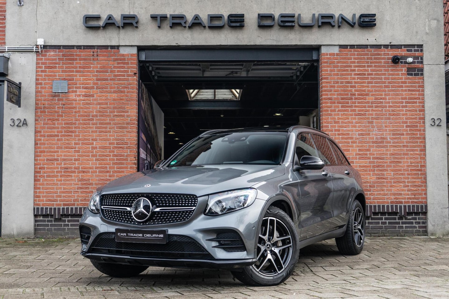 Mercedes-Benz GLC-klasse - 250 4MATIC AMG Pano / Trekhaak / Camera - AutoWereld.nl