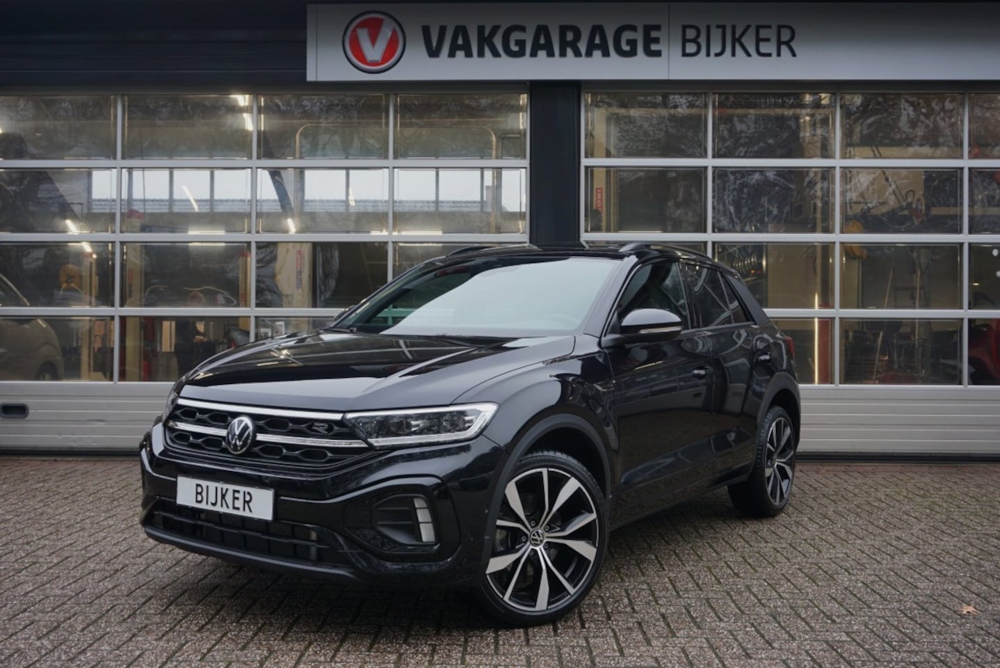 Volkswagen T-Roc - 1.5 TSI R-Line Business 1.5 TSI R-Line Business - AutoWereld.nl