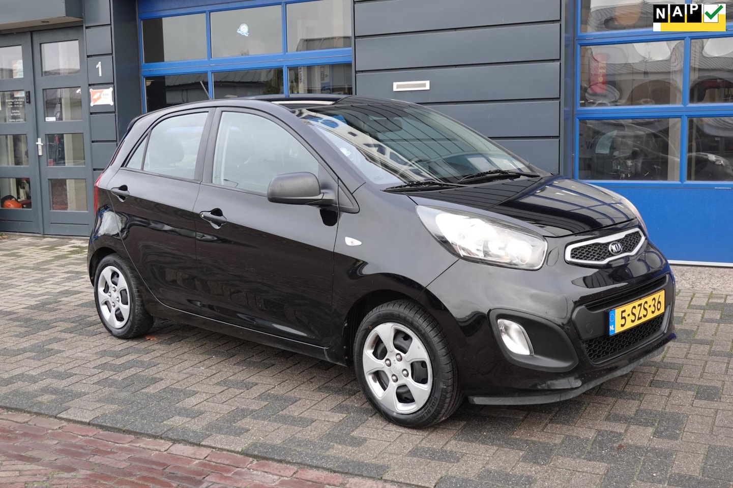 Kia Picanto - 1.0 CVVT ISG NWE KOPPELING EN ALLSEASON BANDEN - AutoWereld.nl