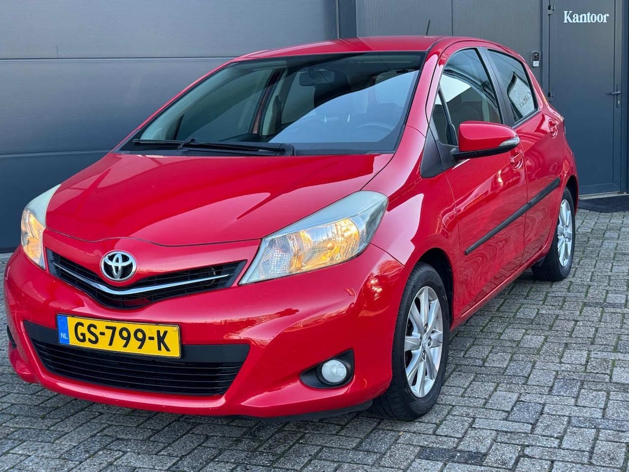 Toyota Yaris - 1.3 VVT-i Aspiration 1.3 VVT-i Aspiration - AutoWereld.nl