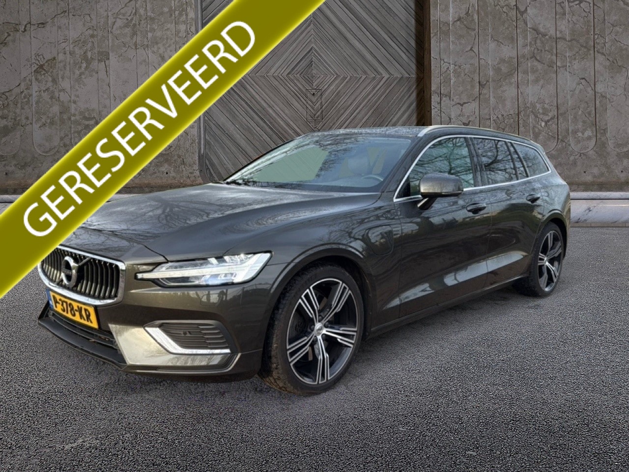Volvo V60 - 2.0 T6 Recharge AWD R-Design 2.0 T6 Recharge AWD R-Design - AutoWereld.nl