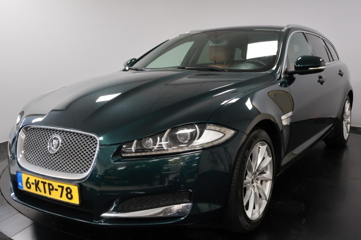 Jaguar XF Sportbrake - 3.0D Premium Business Edition Sportbrake 3.0D Premium Business Edition - AutoWereld.nl